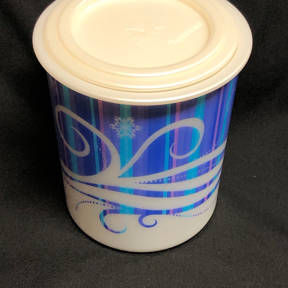 NWOT Tupperware  Christmas Canisters, 3 pc set.  12 Cup, 8 Cup, 5 Cup capacities - Picture 7 of 7